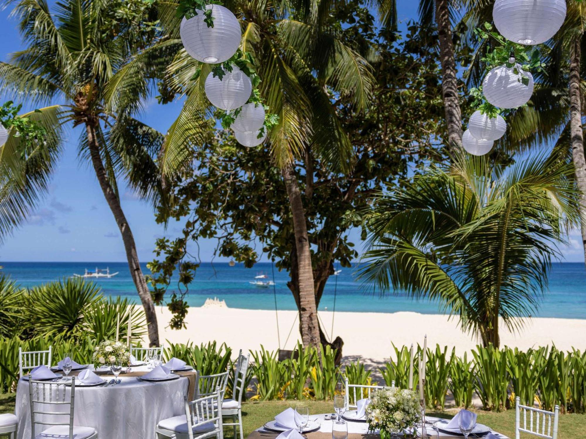 Movenpick Resort & Spa Boracay Yapak Extérieur photo Beachfront at The Royal Paradise Hotel & Spa