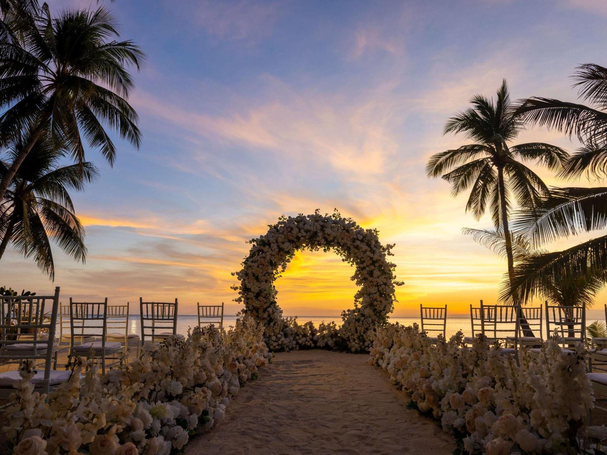 Movenpick Resort & Spa Boracay Yapak Extérieur photo Sunset at the beach