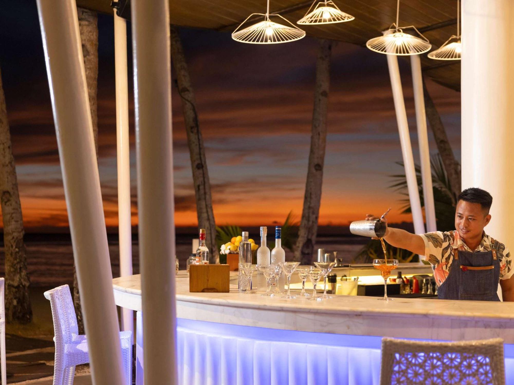 Movenpick Resort & Spa Boracay Yapak Extérieur photo Sunset Bar