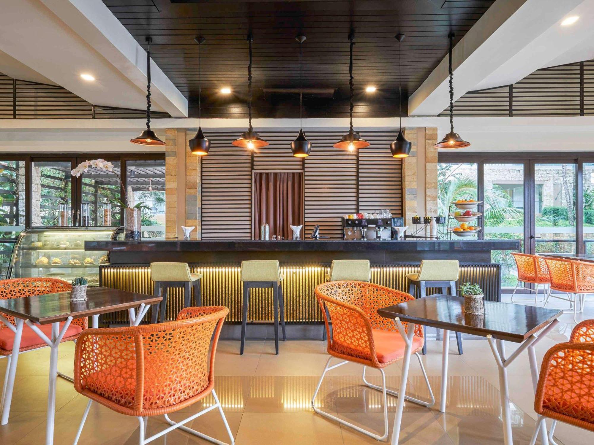 Movenpick Resort & Spa Boracay Yapak Extérieur photo The Coffee Shop